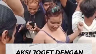 Aksi joget dengan daleman
