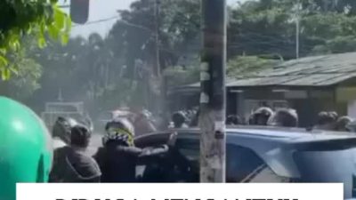 Kondisi kecelakaan di lampu merah Joglo mobil tabrak motor