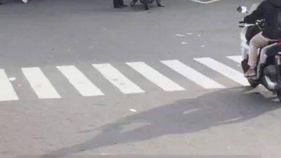 Aksi cekcok pengendara motor Simpang UKI dengan polisi