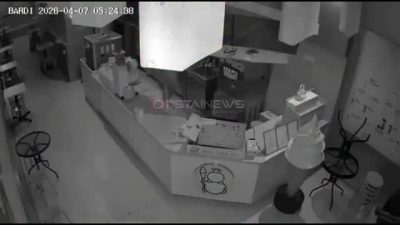 Rekaman CCTV pembobolan gerai minuman di Otista Jakarta Timur yang terekam pada April 2026.