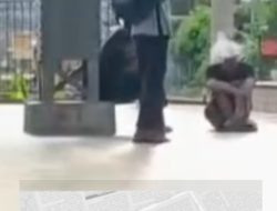 Viral! Nekat Ngevape di Peron Stasiun Jatinegara, Penumpang KRL Cikarang Line Bikin Geram