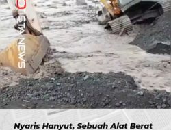 Banjir Lahar Semeru Menyeret Ekskavator di Sungai Regoyo Lumajang