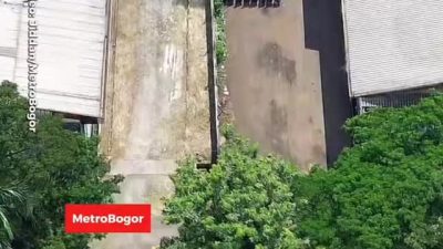 Deretan ribuan motor listrik trail produksi dalam negeri di gudang Citeureup Bogor untuk operasional program Makan Bergizi Gratis.