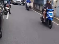 Parkir Liar di Otista Raya Bikin Macet Parah Pagi Ini